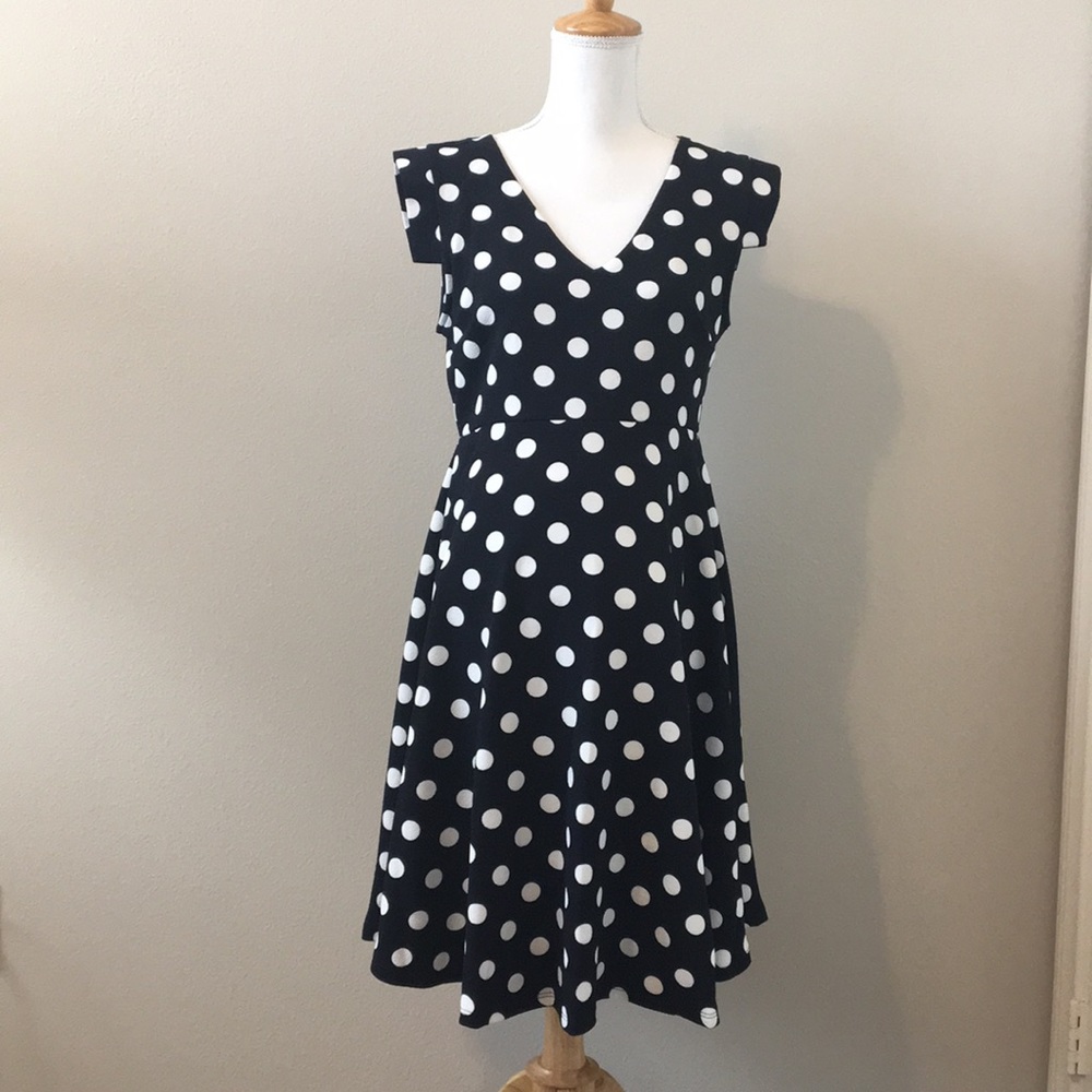 Polka Dot V-Neck Maternity Dress - Picture 6 of 8